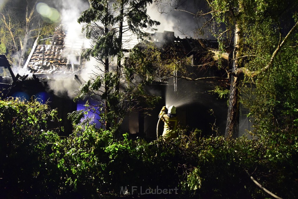 Grossfeuer Einfamilienhaus Siegburg Muehlengrabenstr P0324.JPG - Miklos Laubert